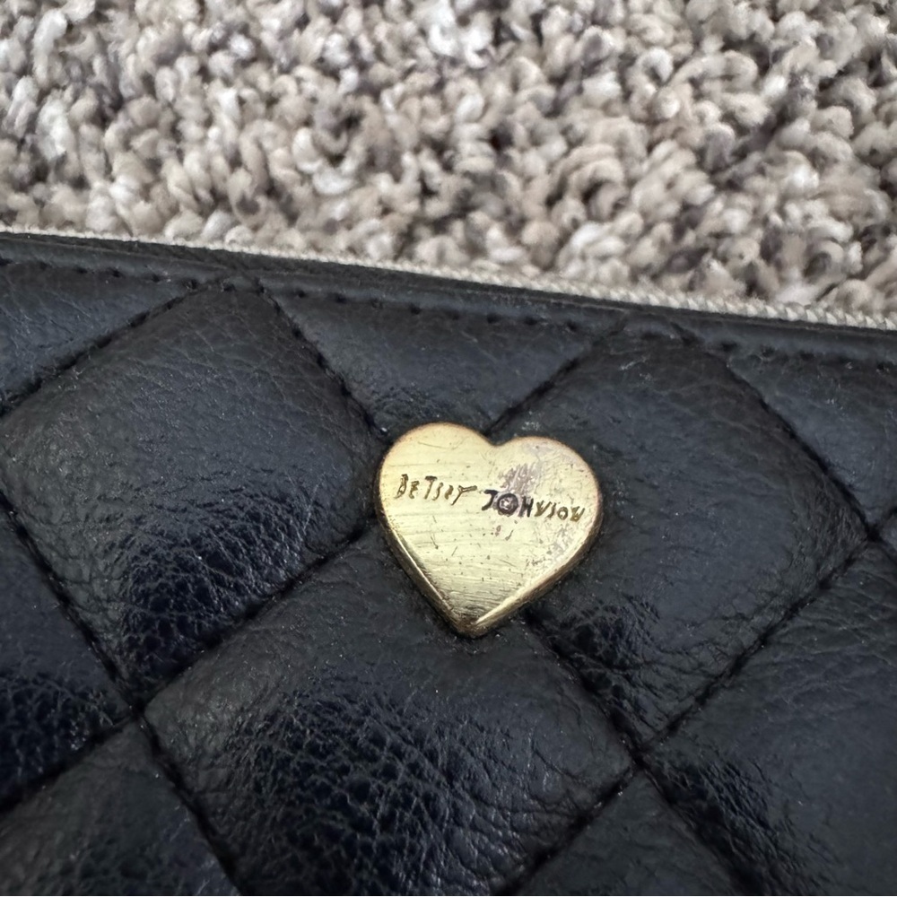 Betsey Johnson black puffy heart pattern zipper pouch - Picture 2 of 7